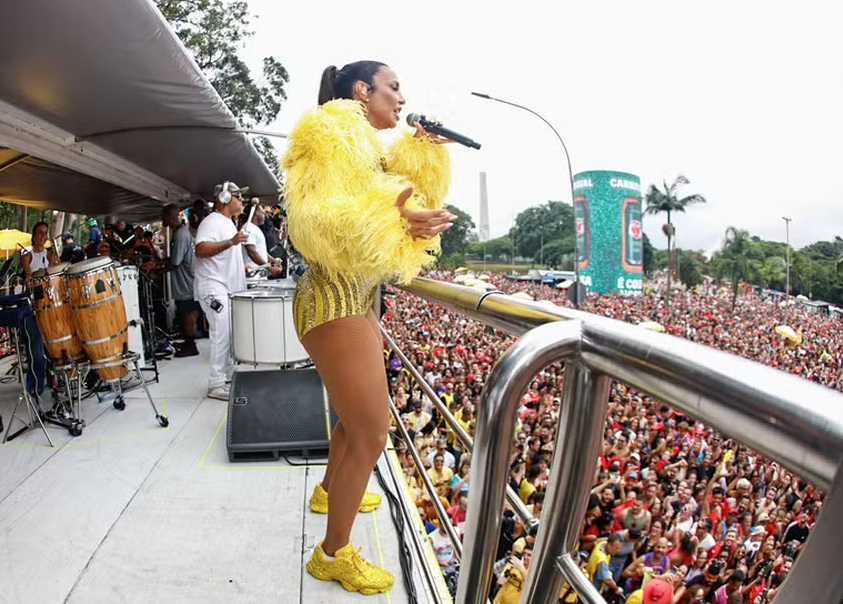 Ivete Sangalo arrasta multidão e agita megabloco no pré-Carnaval de São Paulo