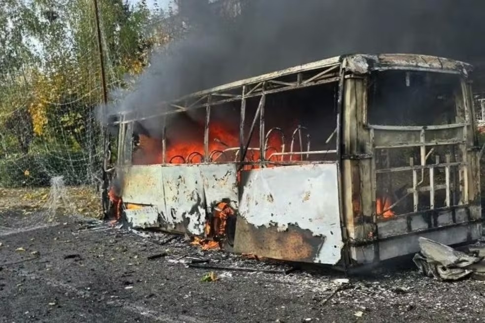Ataque russo a ônibus civis deixa 30 mortos no leste da Ucrânia episode artwork