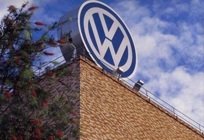 Justiça Federal condena Volkswagen a pagar R$ 15 milhões por fraude no controle de emissão de poluentes episode artwork