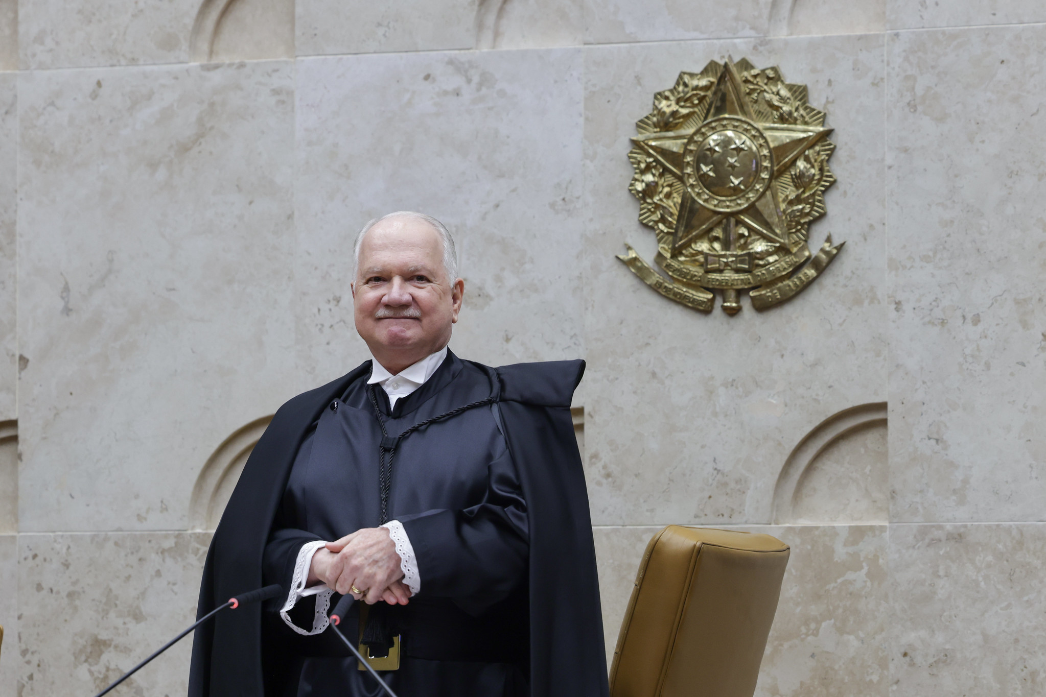 Fachin cancela sessão desta quinta (17) em meio à escalada da crise entre ministros do STF episode artwork