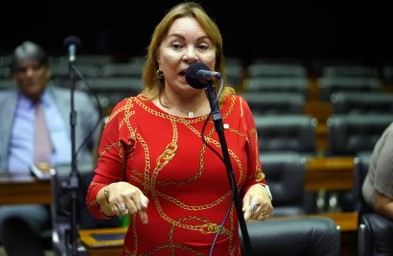 PF diz que deputada do Ceará usava influência política para viabilizar acordos com o INSS