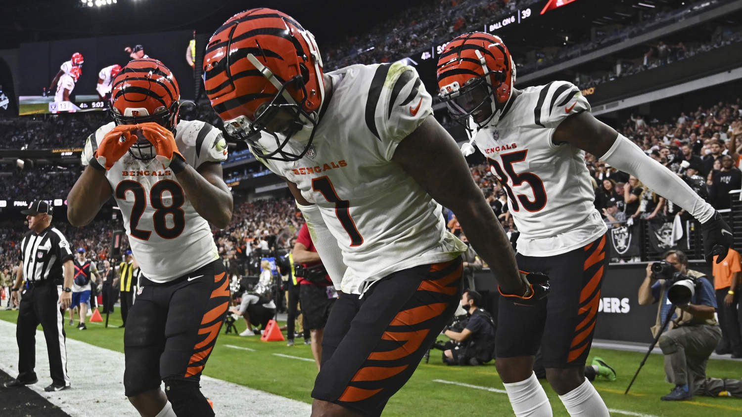 OBI Week 11 postgame show: Bengals beat Raiders, 32-13 episode artwork