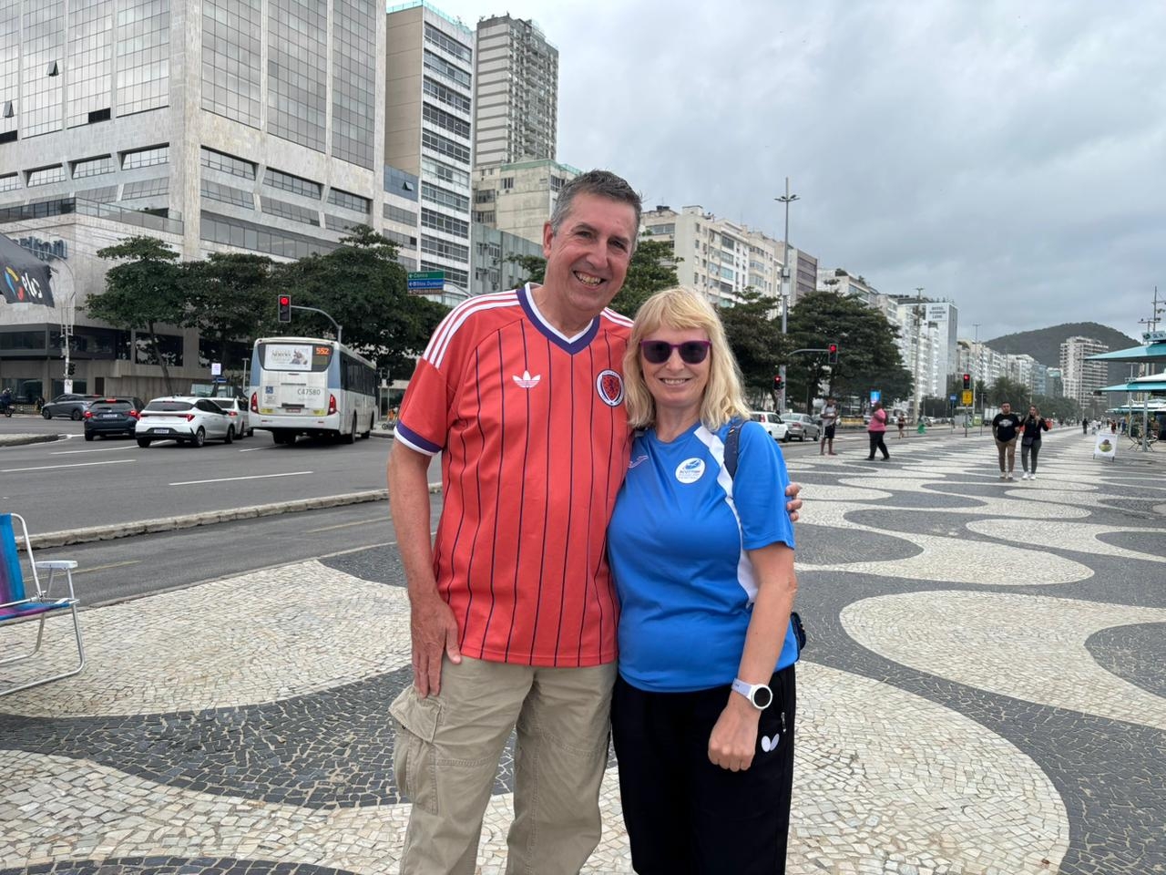 ‘Chegar até aqui já é nossa vitória’, diz casal de escoceses que viajou ao Rio para acompanhar a Copa