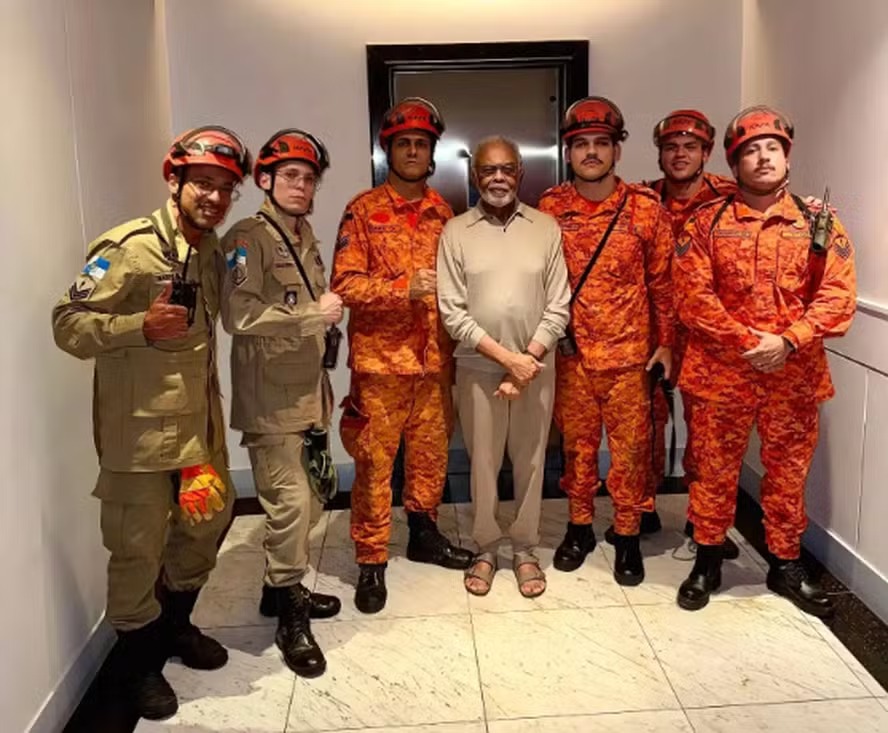 Bombeiros resgatam Gilberto Gil em elevador no Rio e afirmam que ele não ficou ferido episode artwork