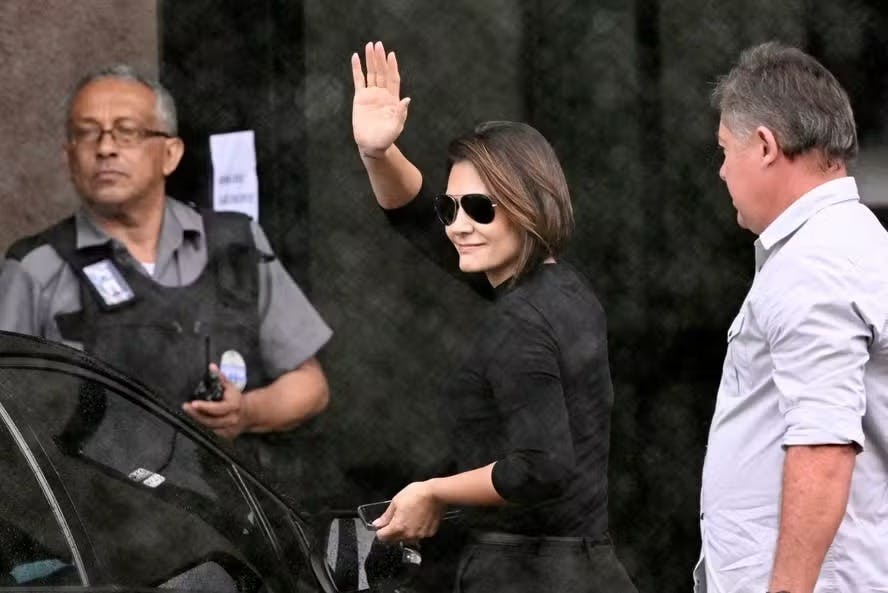 Moraes autoriza nova visita de Michelle a Bolsonaro na Polícia Federal Moraes autoriza nova visita de Michelle a Bolsonaro na Polícia Federal