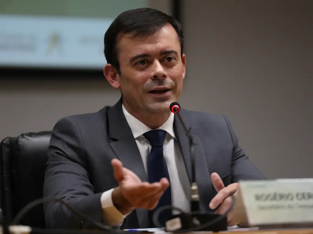 Em meio à alta do combustível da aviação, Fazenda discute linhas de financiamento para o setor episode artwork
