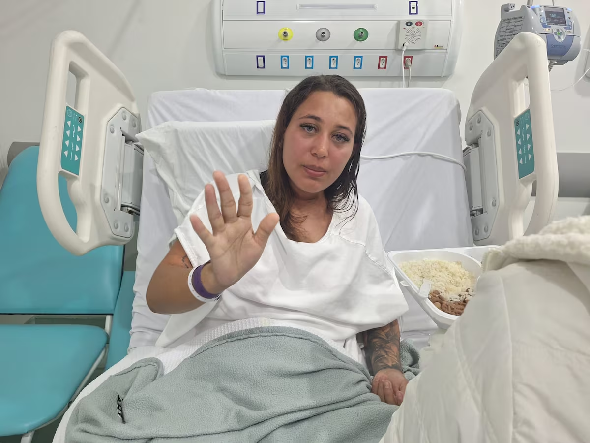 Mulher resgatada após ficar à deriva no mar em SP grava vídeo no hospital: 'estou melhorando' episode artwork