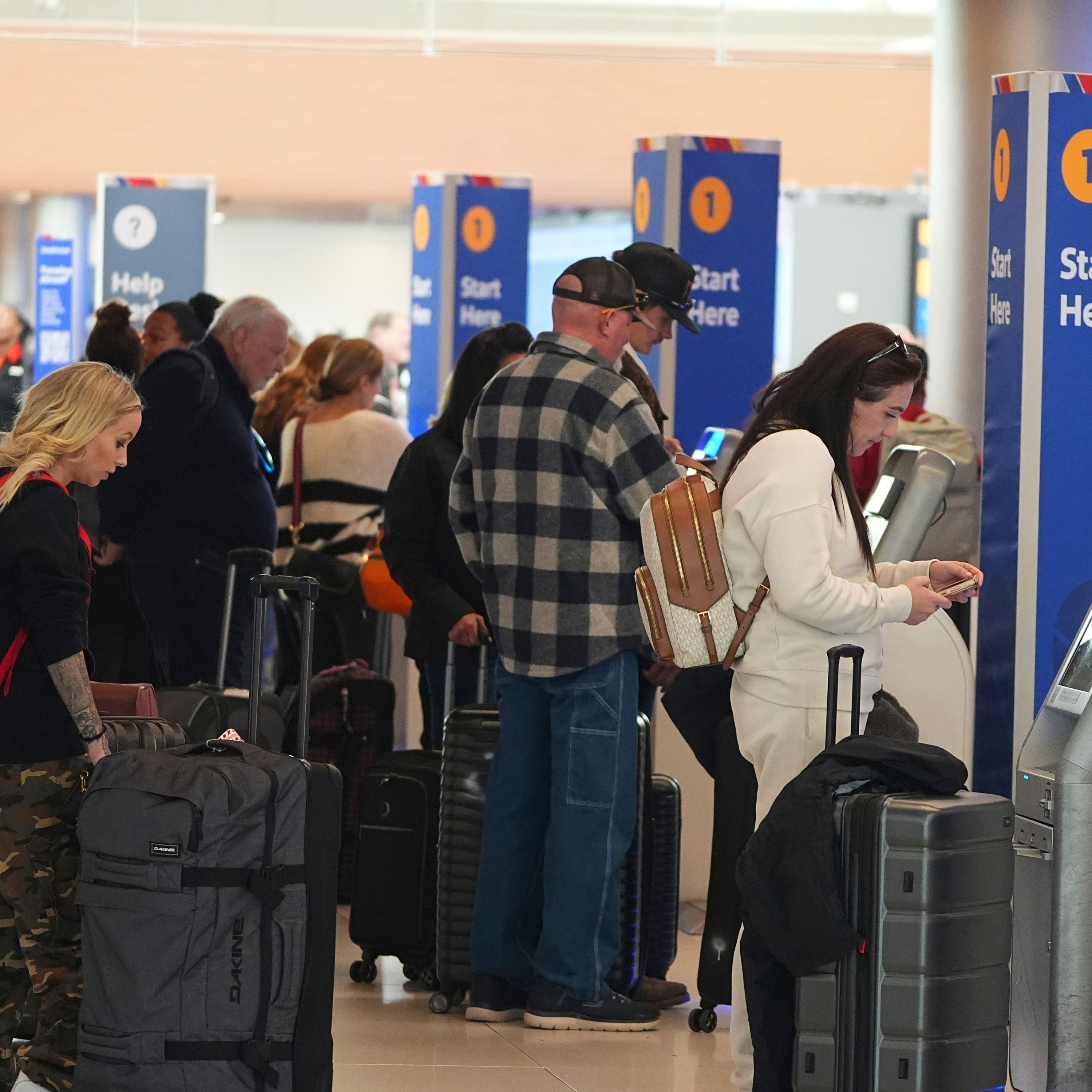 AAA Says Thanksgiving Travel Will Break Records