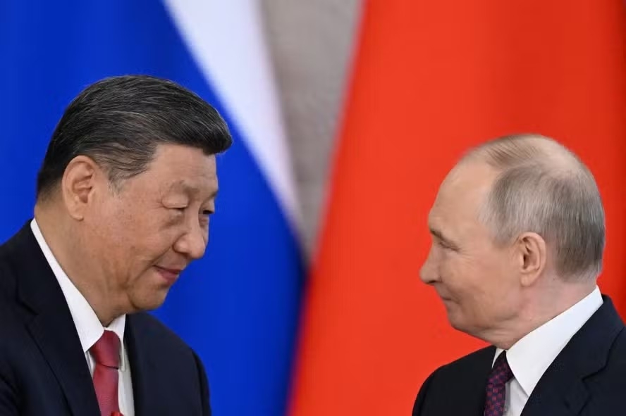 Putin aceita convite de Xi Jinping para visitar a China no primeiro semestre de 2026