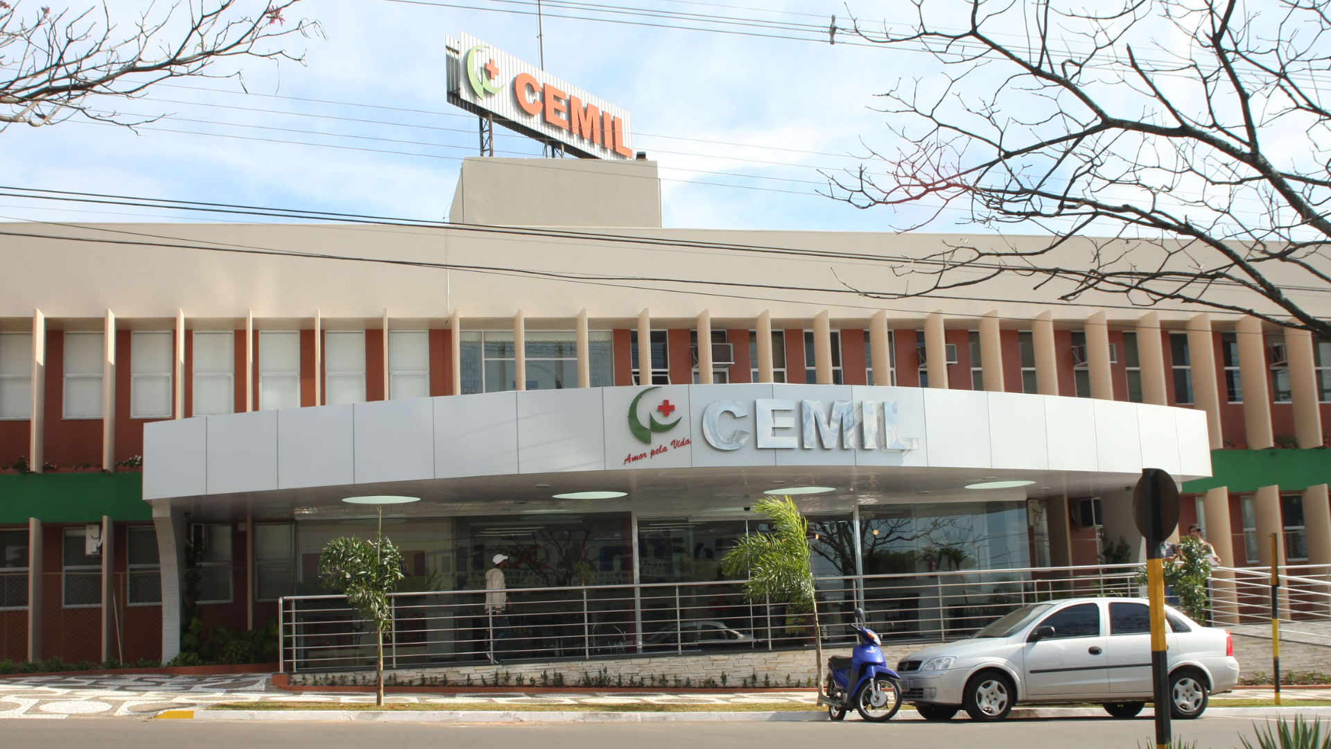 Médico residente atira dentro de hospital no Paraná, fere paciente e é preso após fuga