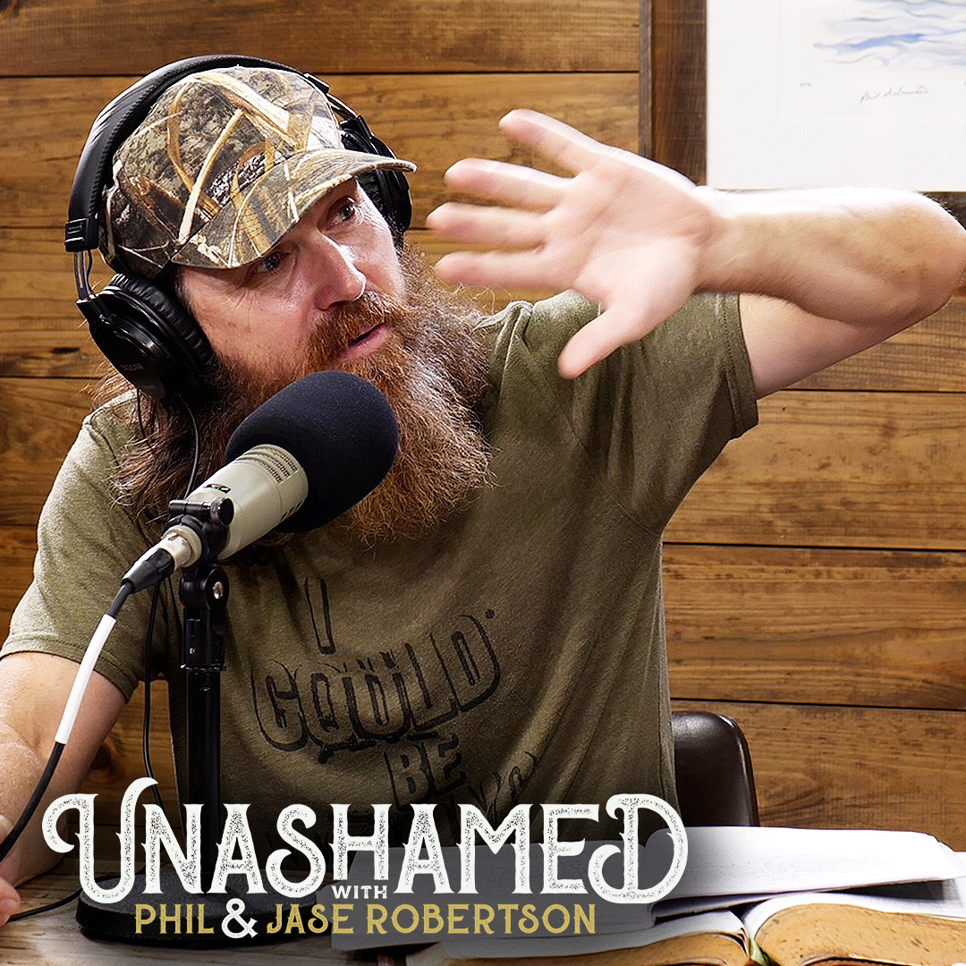 Ep 716 | Jep Sticks His Foot in His Mouth as a Father-in-Law & the Bear in Jase’s Yard