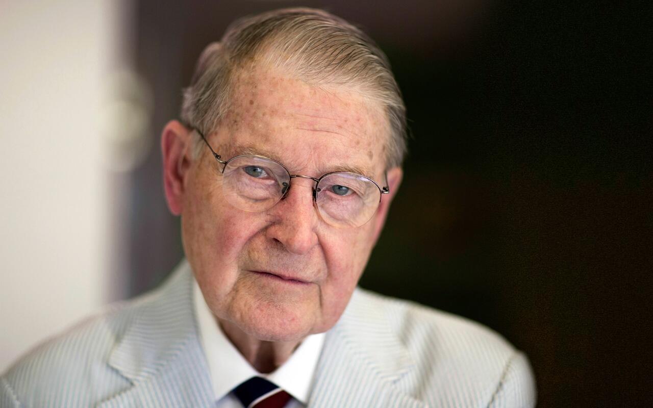 Intelligence and the Presidential Elections I