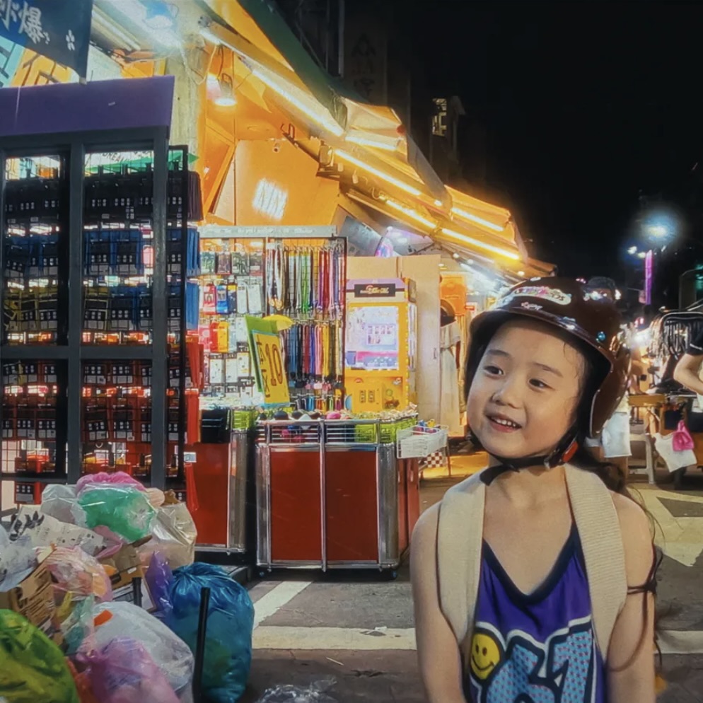 Flicking #72: Left-Handed Girl