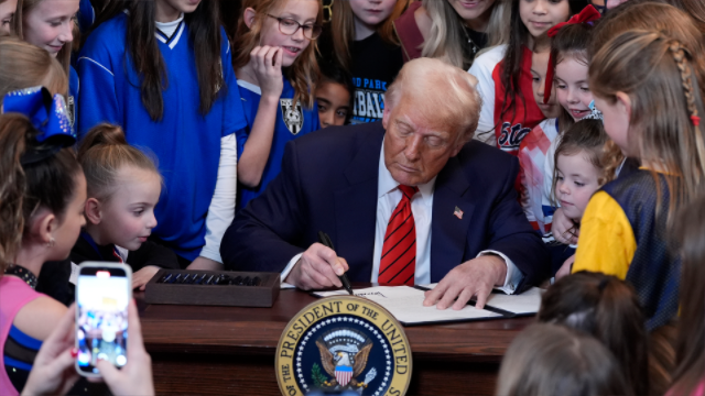 Trump salva al deporte femenino