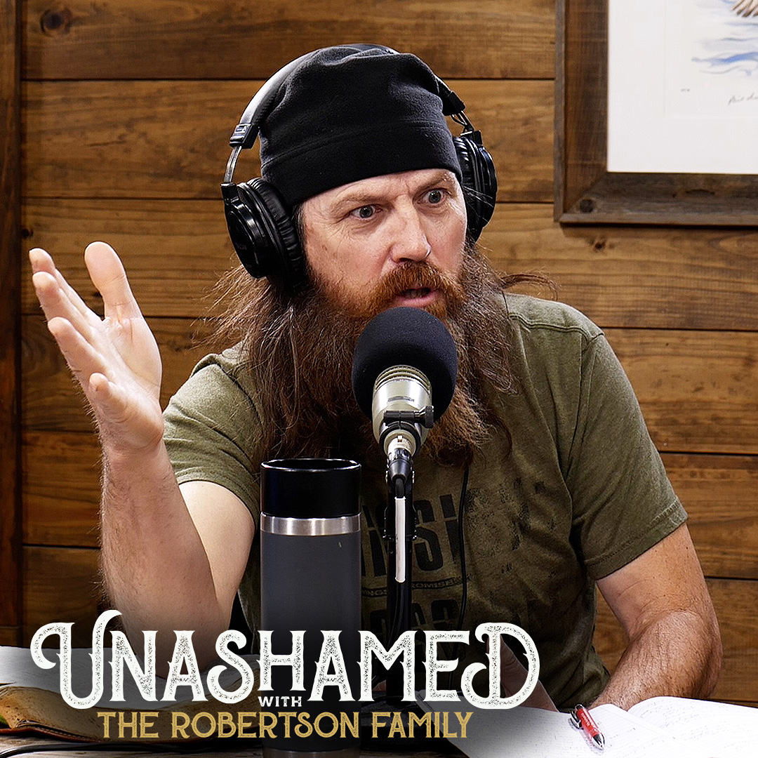 Ep 833 | Everyone Phil Baptizes Has One Thing in Common & Jase Is Deeply Moved by a Widower’s Story