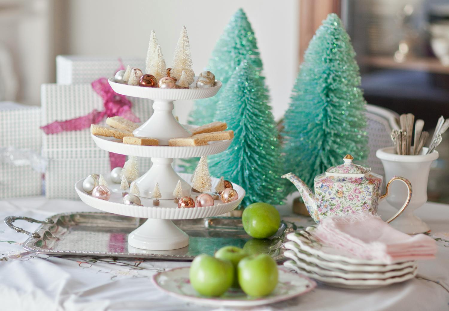 Alternative Holiday Palette - dtt classic Alternative Holiday Palette - dtt classic