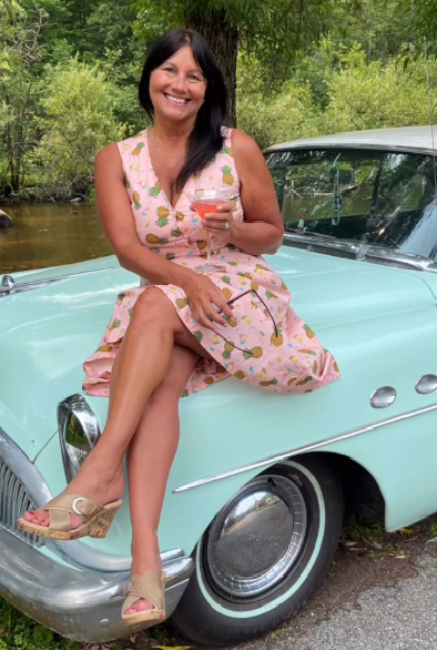 Interview with Melanie, aka Hotrod Housewife. episode artwork