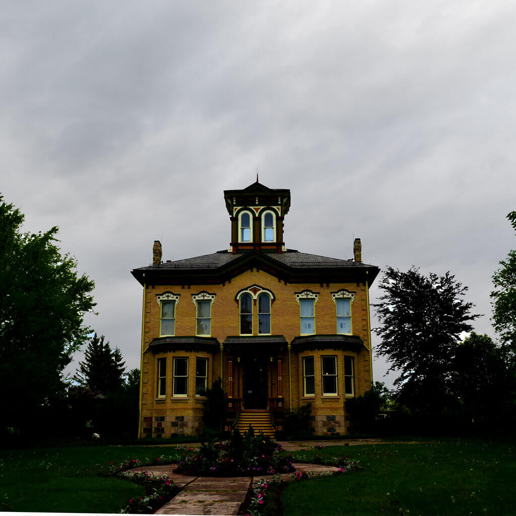 The Haunted Houses of Ontario episode artwork