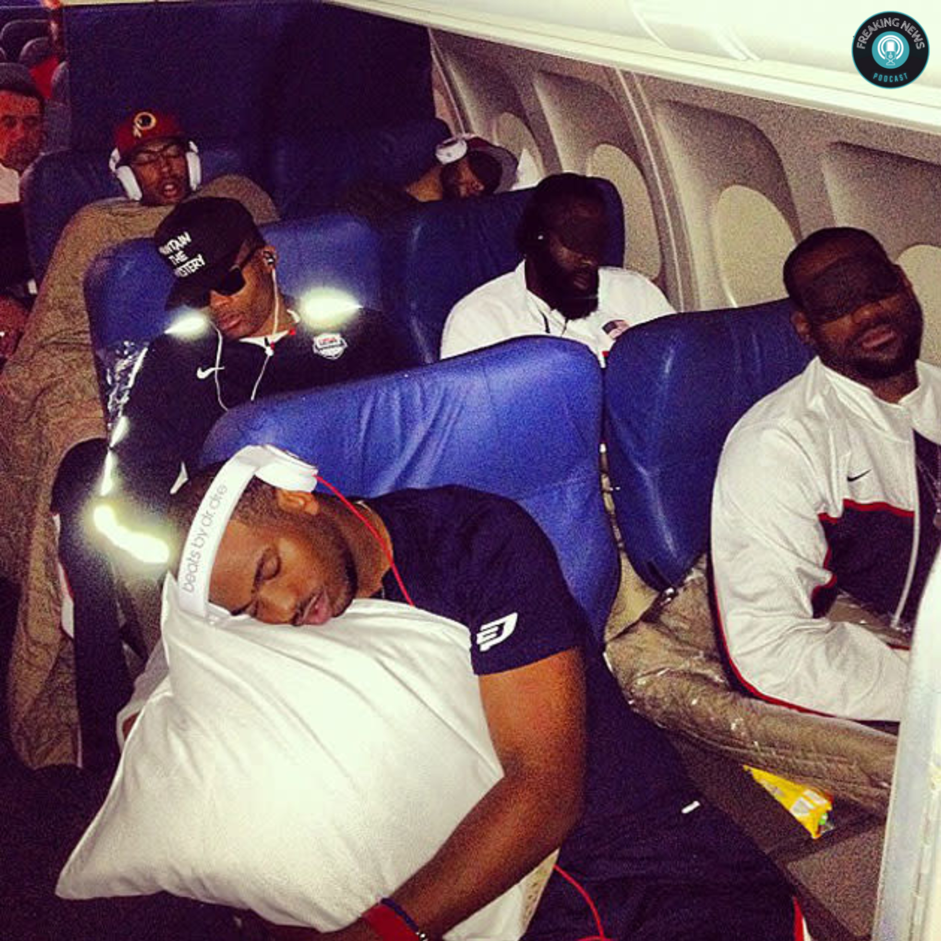 Un volo da Est a Ovest a un mese dai Playoff NBA episode artwork
