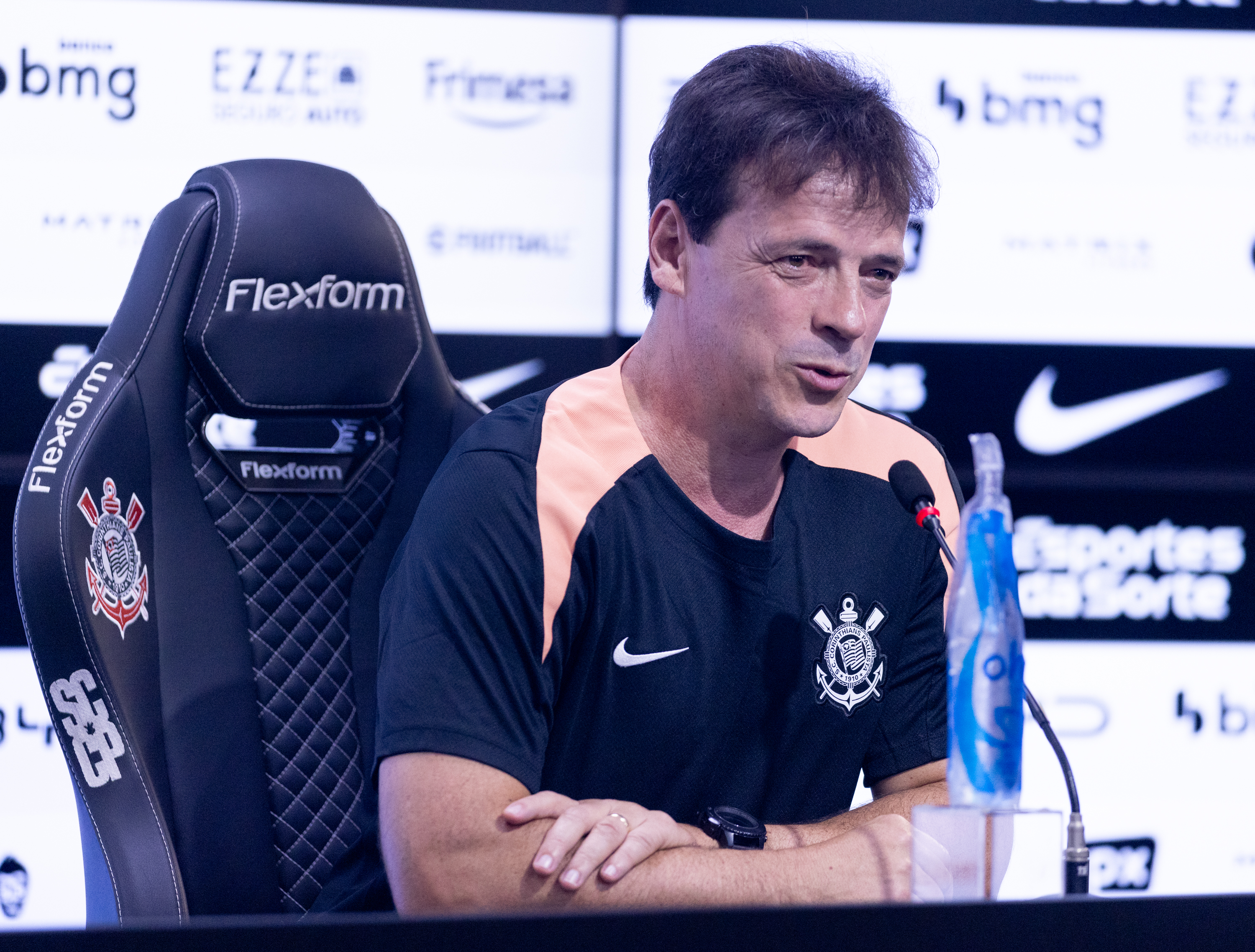 Fernando Diniz é apresentado no Corinthians e assume equipe em meio à crise episode artwork