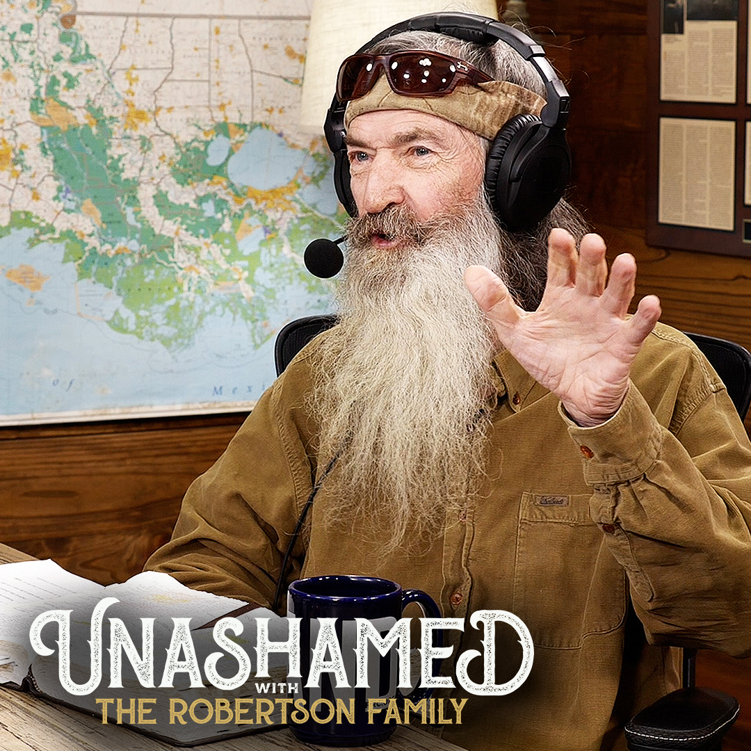 Ep 832 | Phil Accidentally Gate-Crashes a Veterans’ Party & Jase Finds Out He ‘Died’ Last Year?!