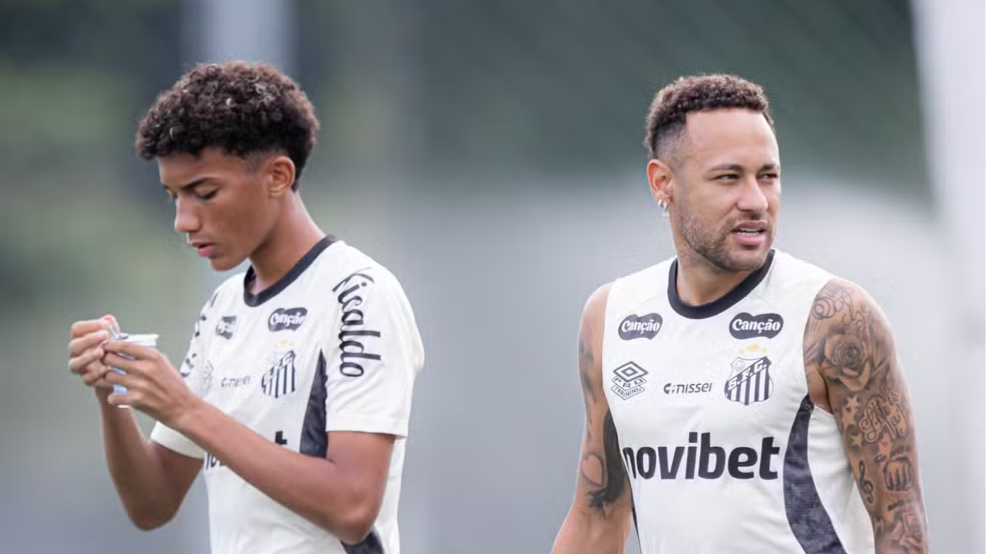 Robinho Júnior acusa Neymar de agressão e notifica Santos; documento cita possível rescisão