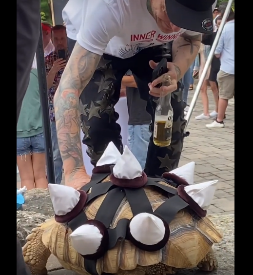 Deadmau5 Ruined Scott's Long Weekend Party episode artwork