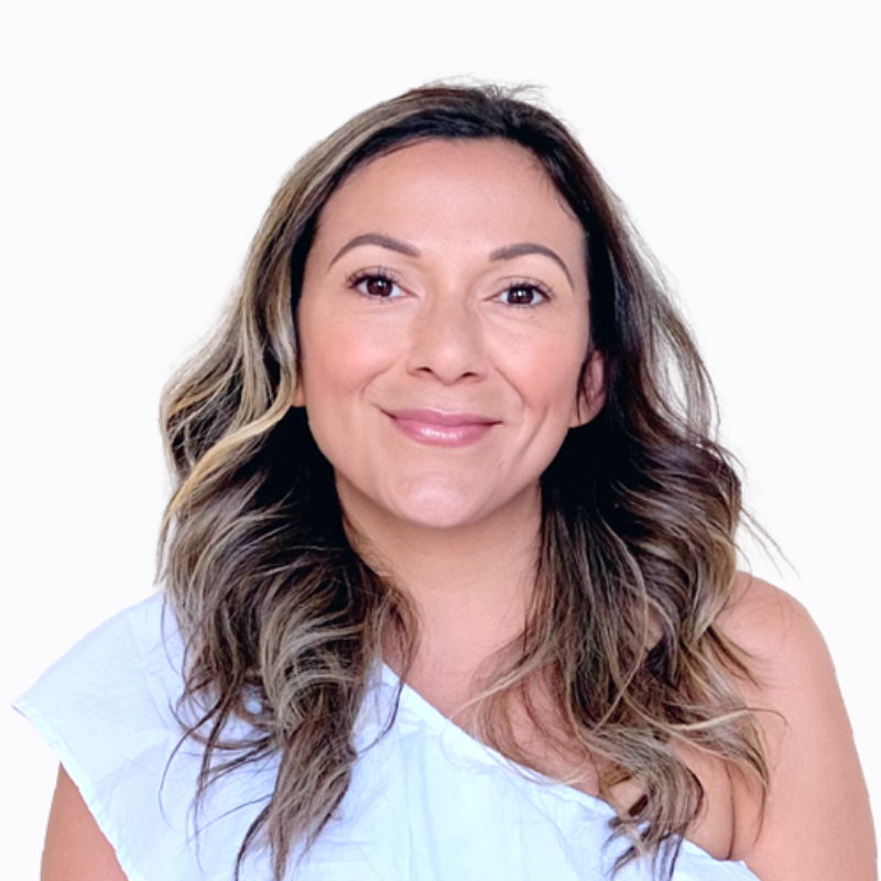 231: Stylish Minimalist Packing and Building "Travel Fashion Girl" into a Fully-Remote 7-Figure Business with Alex Jimenez