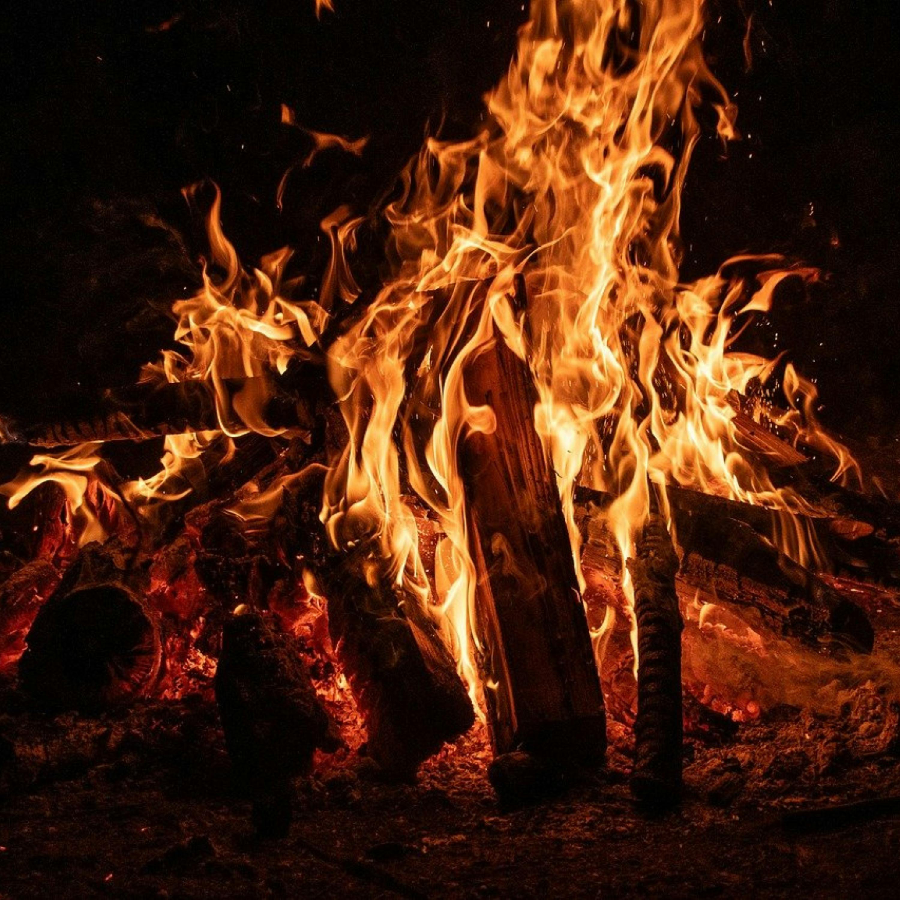 El FUEGO de CAMPAMENTO y la MÚSICA Suave para una Buena NOCHE de SUEÑO episode artwork