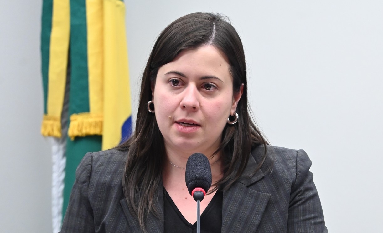 Reeleita, Sâmia Bomfim defende mobilização popular para enfrentar Congresso mais conservador episode artwork