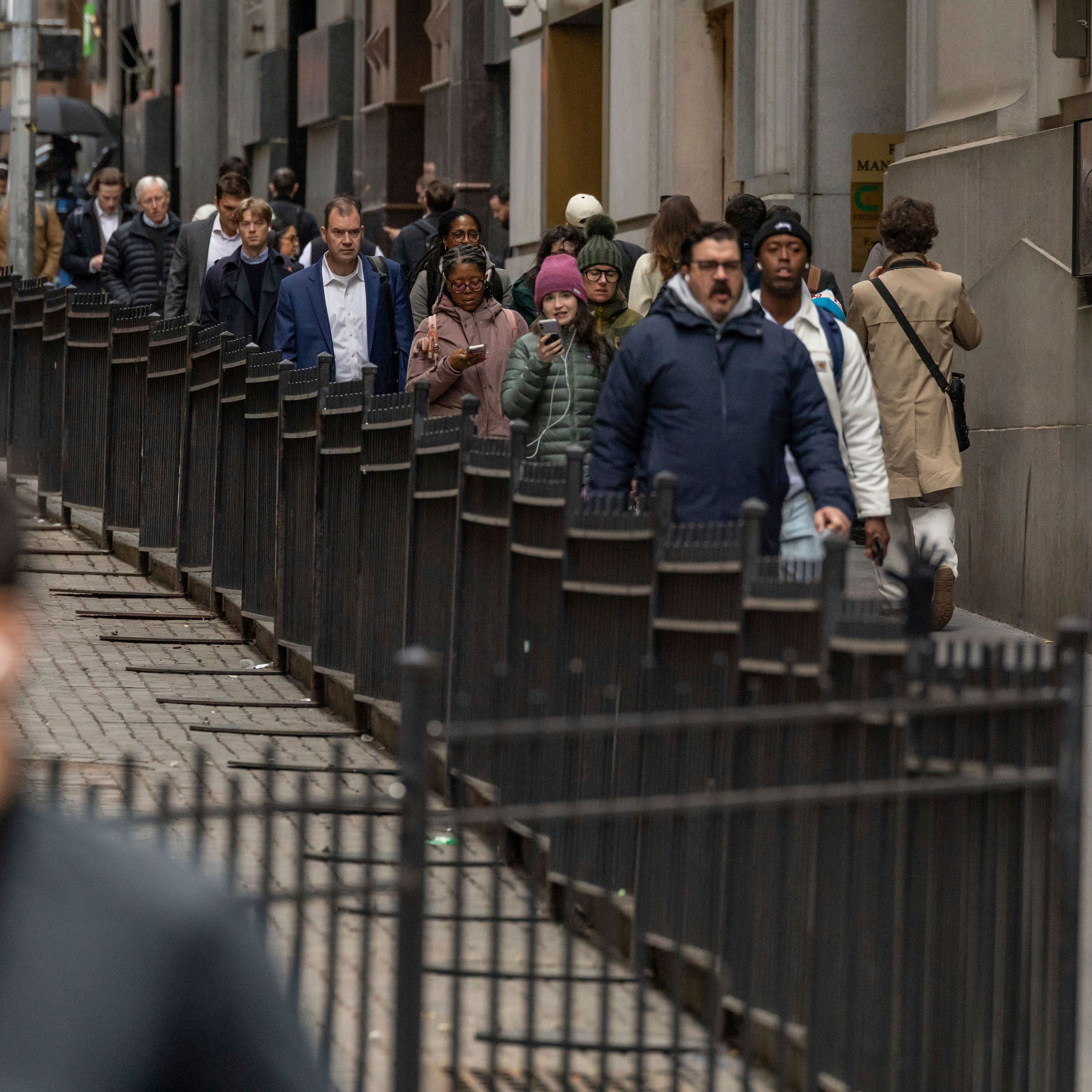 U.S. Job Market Sheds 32,000 Jobs in September