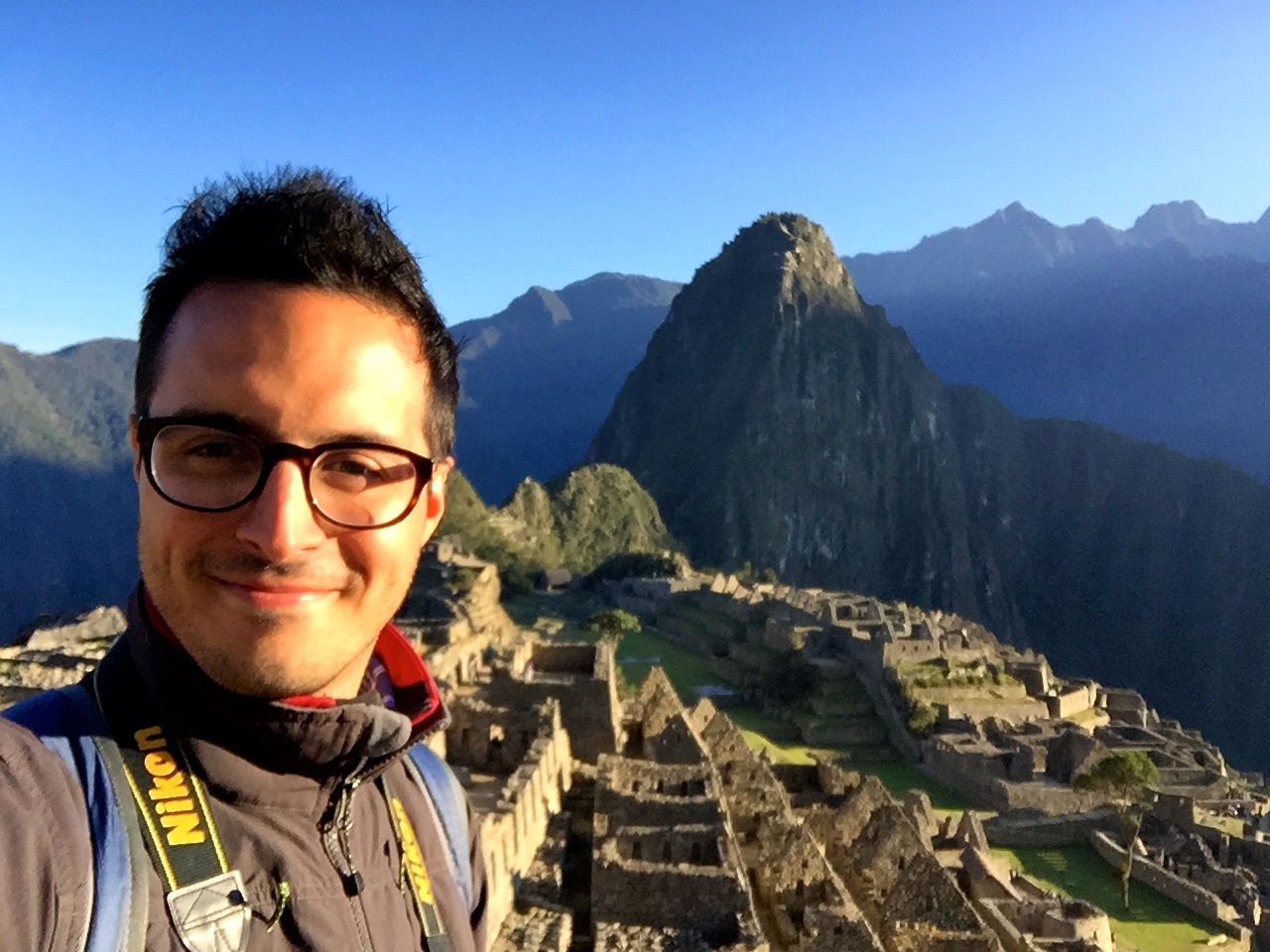 Episodio #12 - Tips para poder viajar y trabajar con Rolando Archila - MBPodcastU episode artwork