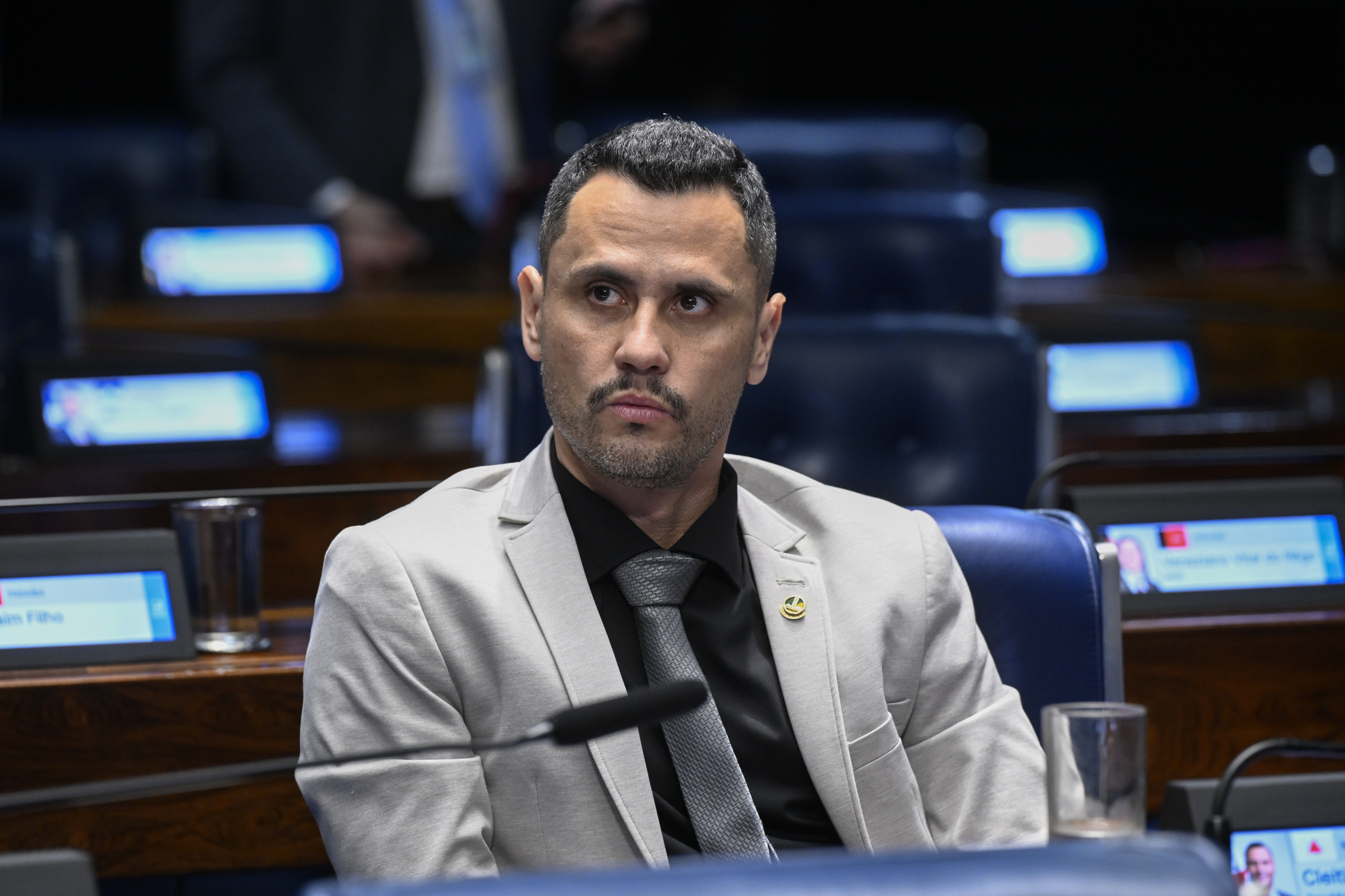 Impasse entre Cleitinho e Republicanos pode afetar palanque de Flávio Bolsonaro em MG episode artwork
