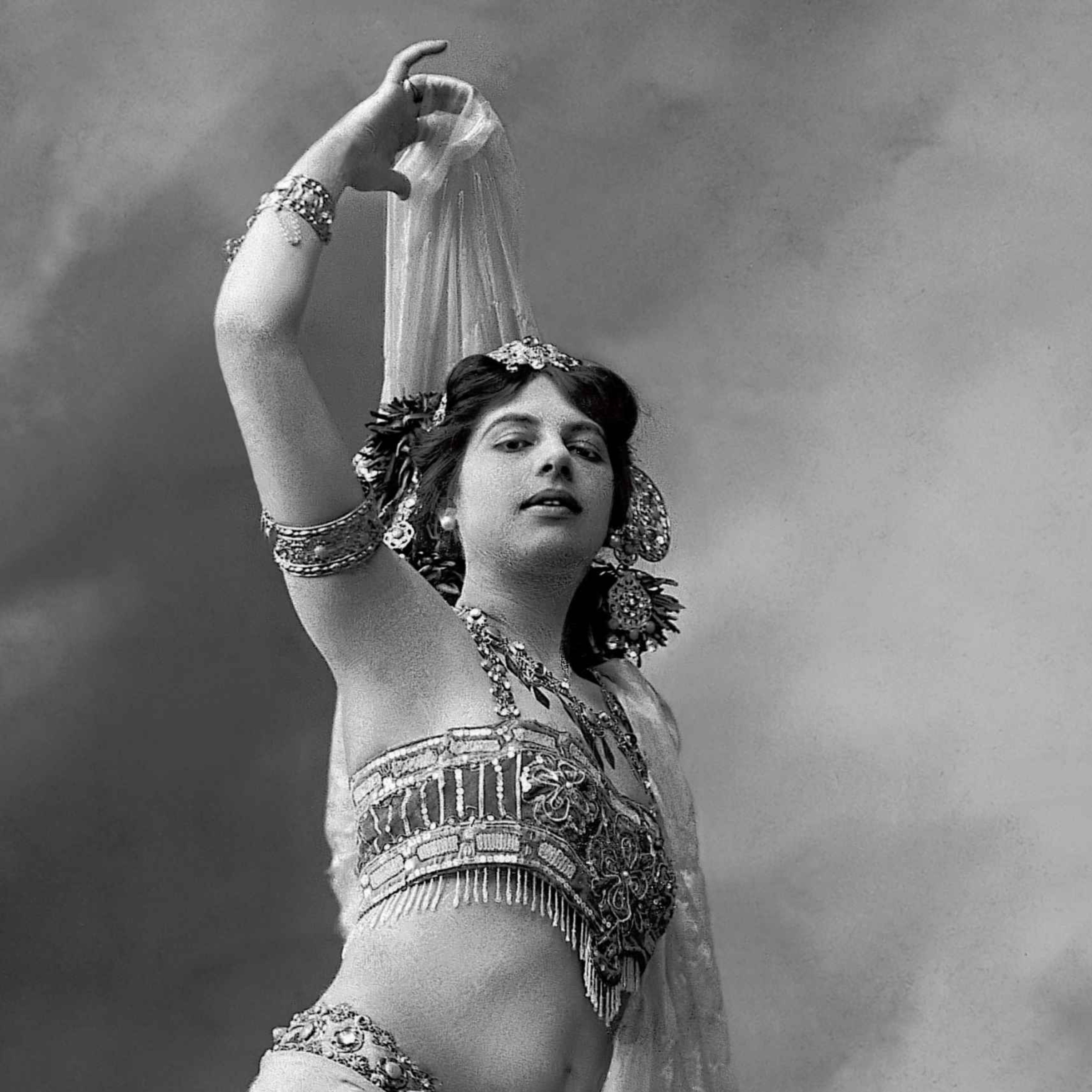 Mata Hari: Showgirl, Seductress, Spy
