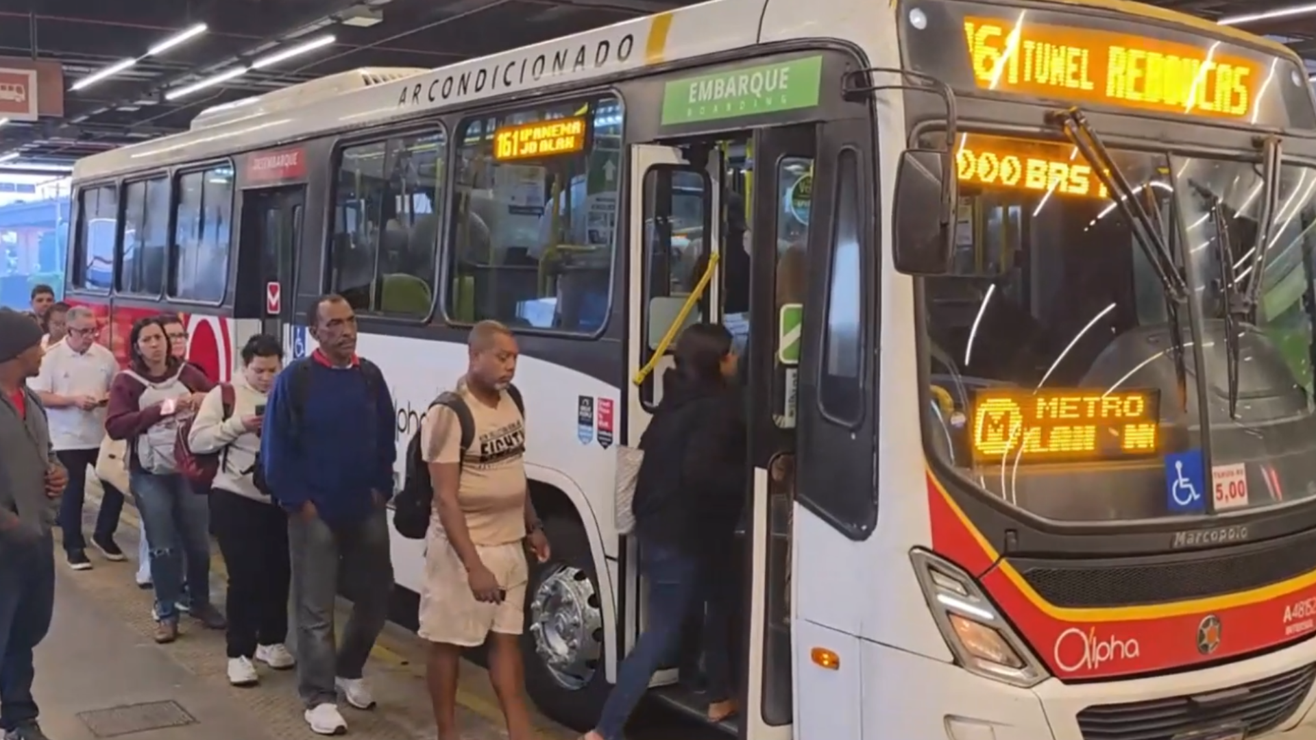 Circulação de ônibus volta ao normal após três dias de greve no Rio episode artwork