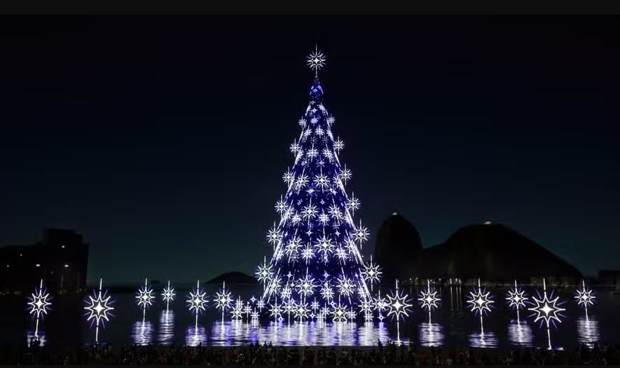 Árvore de Natal na Praia de Botafogo faz 'uma homenagem ao Rio', comenta diretor de empresa que produziu a atração Árvore de Natal na Praia de Botafogo faz 'uma homenagem ao Rio', comenta diretor de empresa que produziu a atração