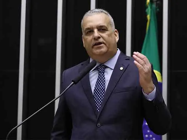 Dino manda PF investigar 'emendas pix' após relatório do TCU; repasse de Alfredo Gaspar está na lista