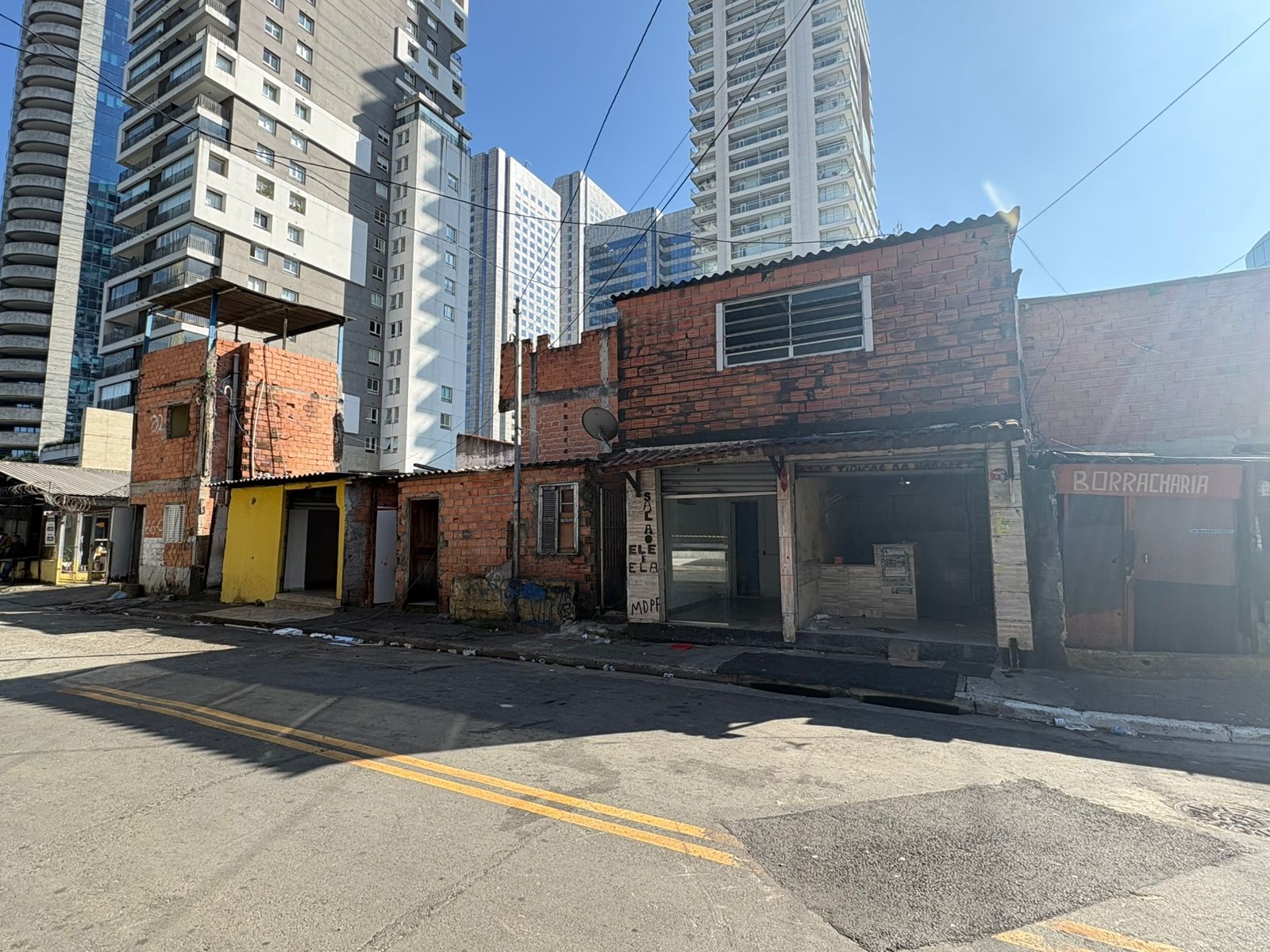 Reintegração de posse retira 24 famílias de área no Brooklin, na Zona Sul de São Paulo