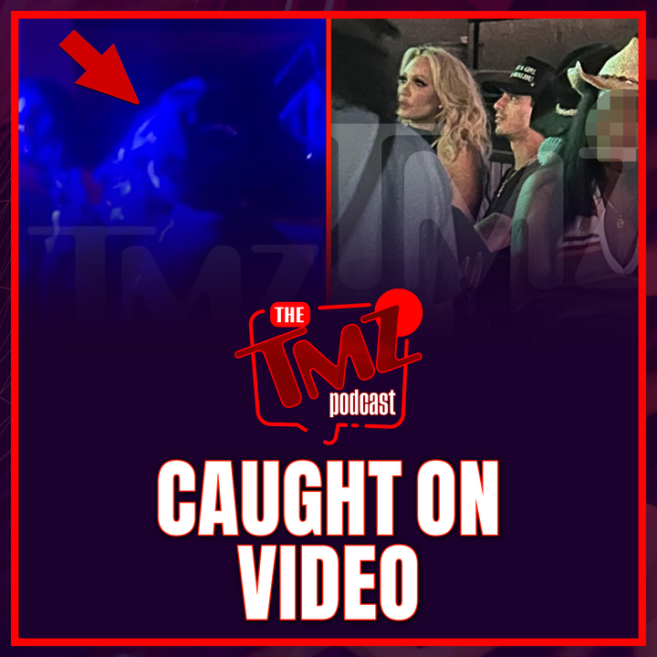 Bunnie XO MAKES OUT With New Man At Jelly Roll's Bar!