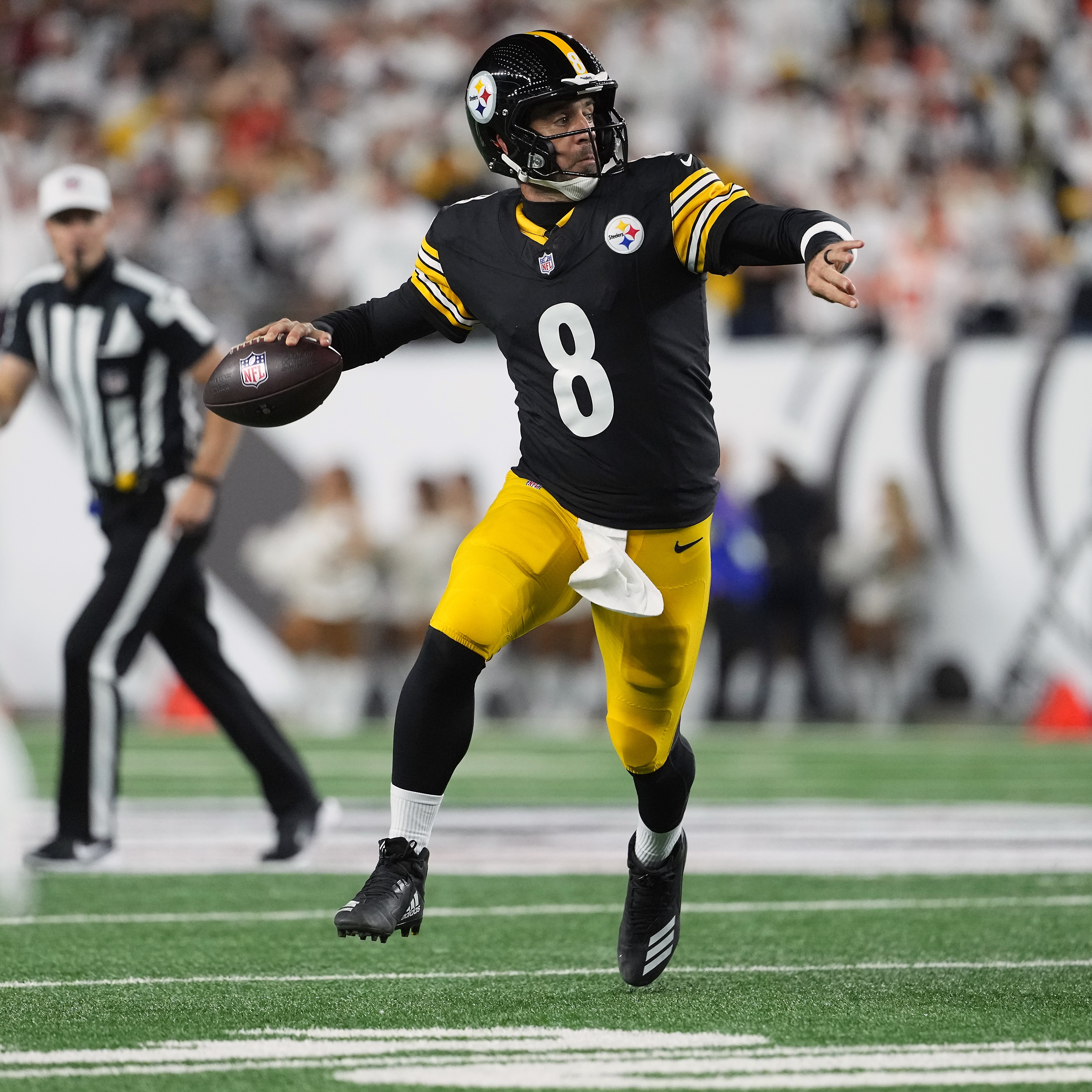 Episode art: Top Five NFL Week 8 Games to Watch, Packers Force Rodgers to Turn Left, Brandon Perna on How the Broncos Confuse their Fans, Plus Green Bay Great Ahman Green Ranks Packers QB Legends