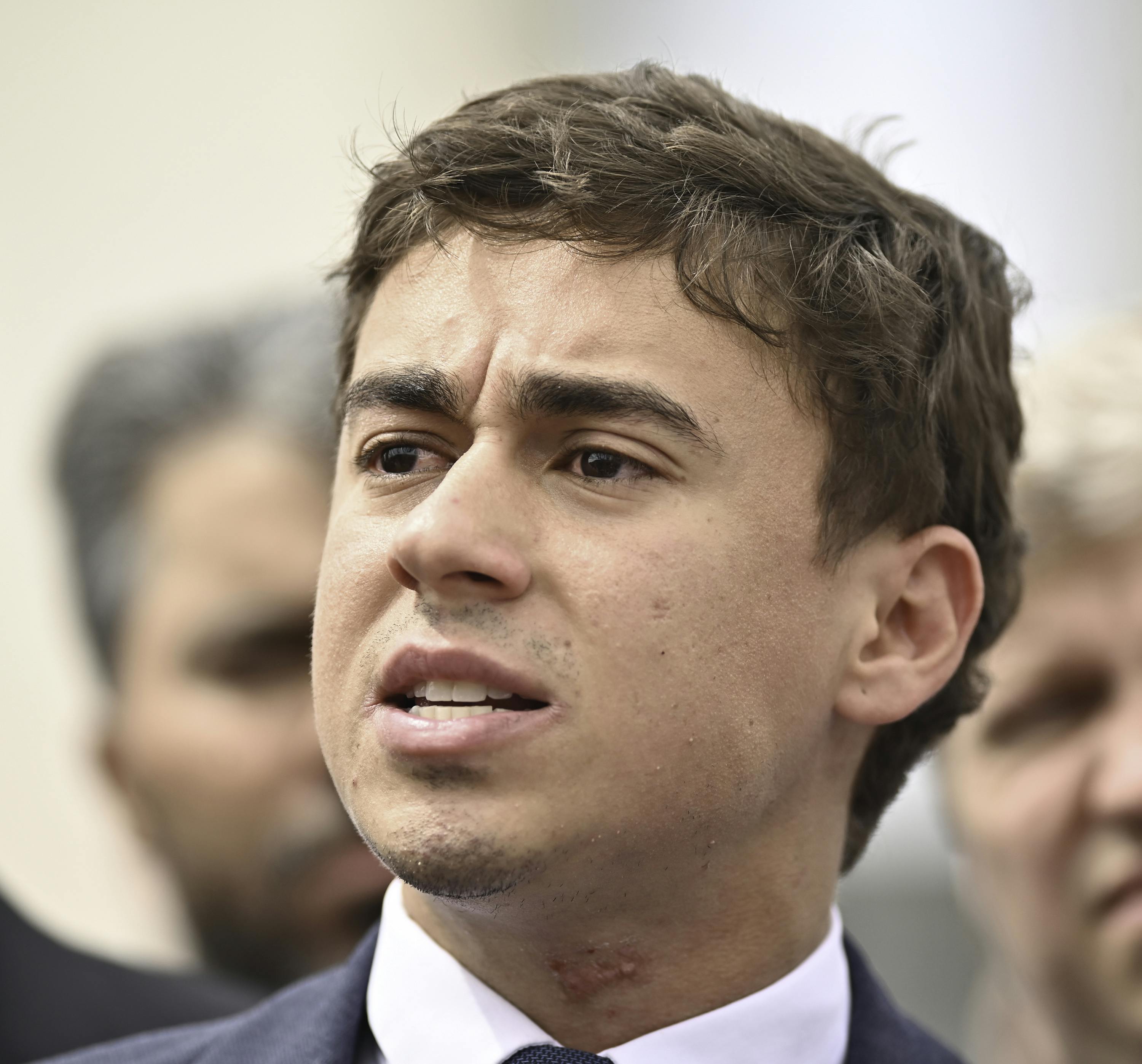 Moraes dá 24h para Bolsonaro explicar visita de Nikolas Ferreira com celular em prisão domiciliar Moraes dá 24h para Bolsonaro explicar visita de Nikolas Ferreira com celular em prisão domiciliar