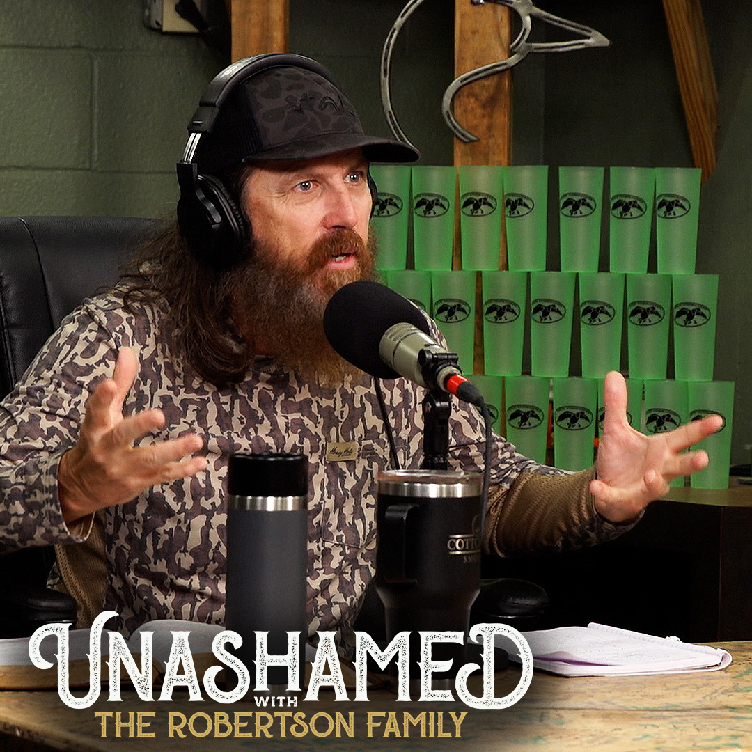 Ep 994 | Uncle Si Spooks Jase’s Houseguests & Jase Comes Home to a Yard Full of Reporters