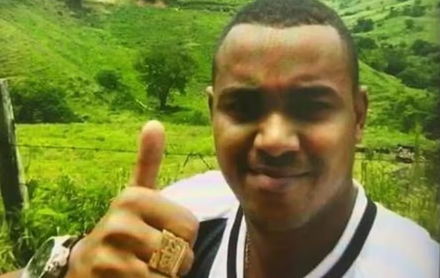 Mulher, três filhos e sobrinho do traficante Peixão são presos enquanto tentavam ir para a Bolívia Mulher, três filhos e sobrinho do traficante Peixão são presos enquanto tentavam ir para a Bolívia