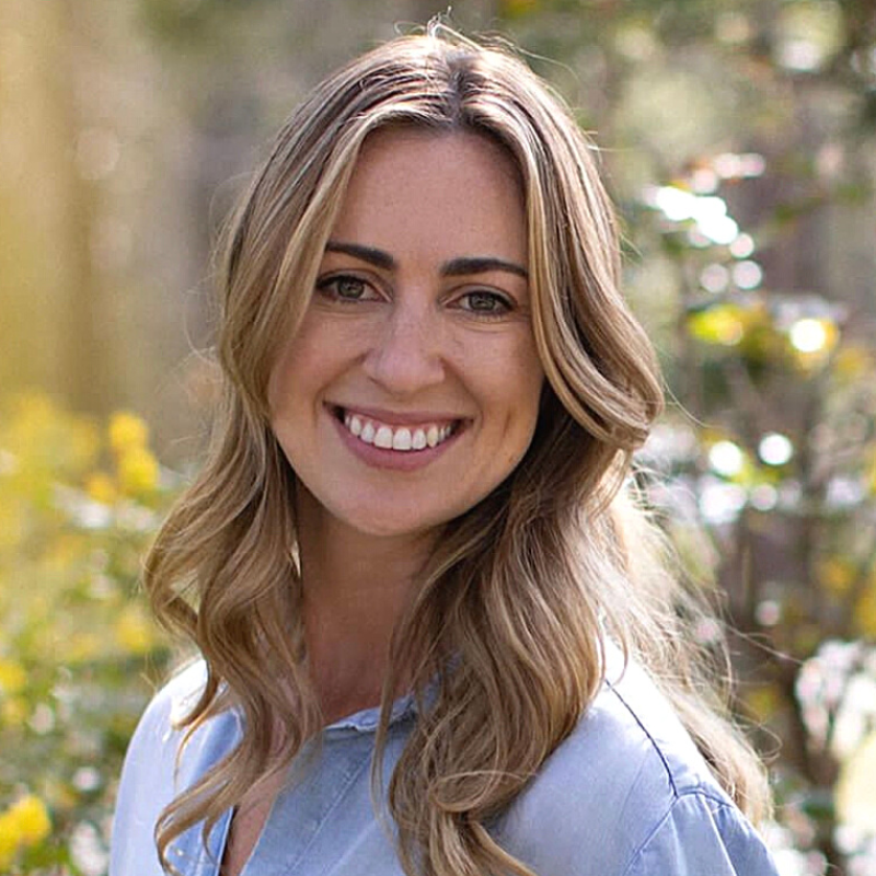 216:  Avoiding Immigration Prison in China, Cultural Lessons from International Weddings, and the Gritty Beauty of Palermo and Napoli with Sharon Rosenberg