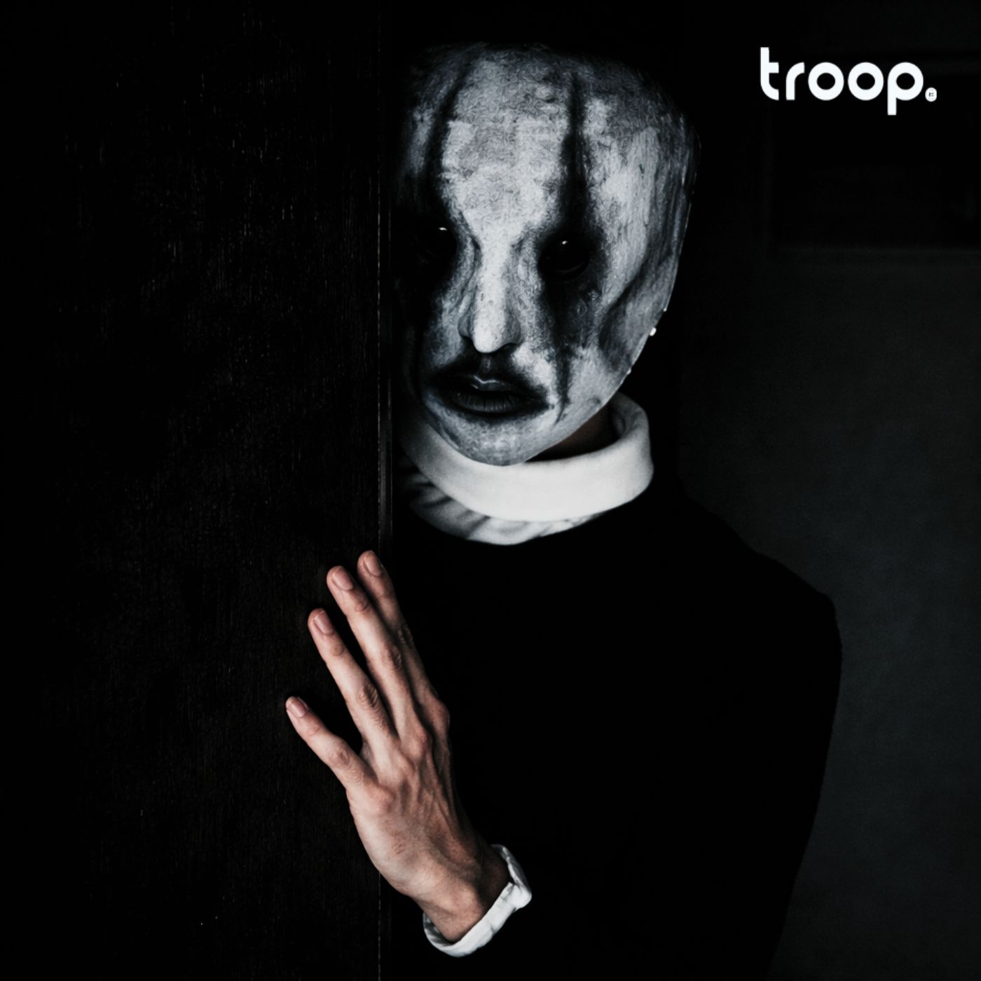 POR FAVOR, DÉJAME SALIR: No lo Escuches Solo