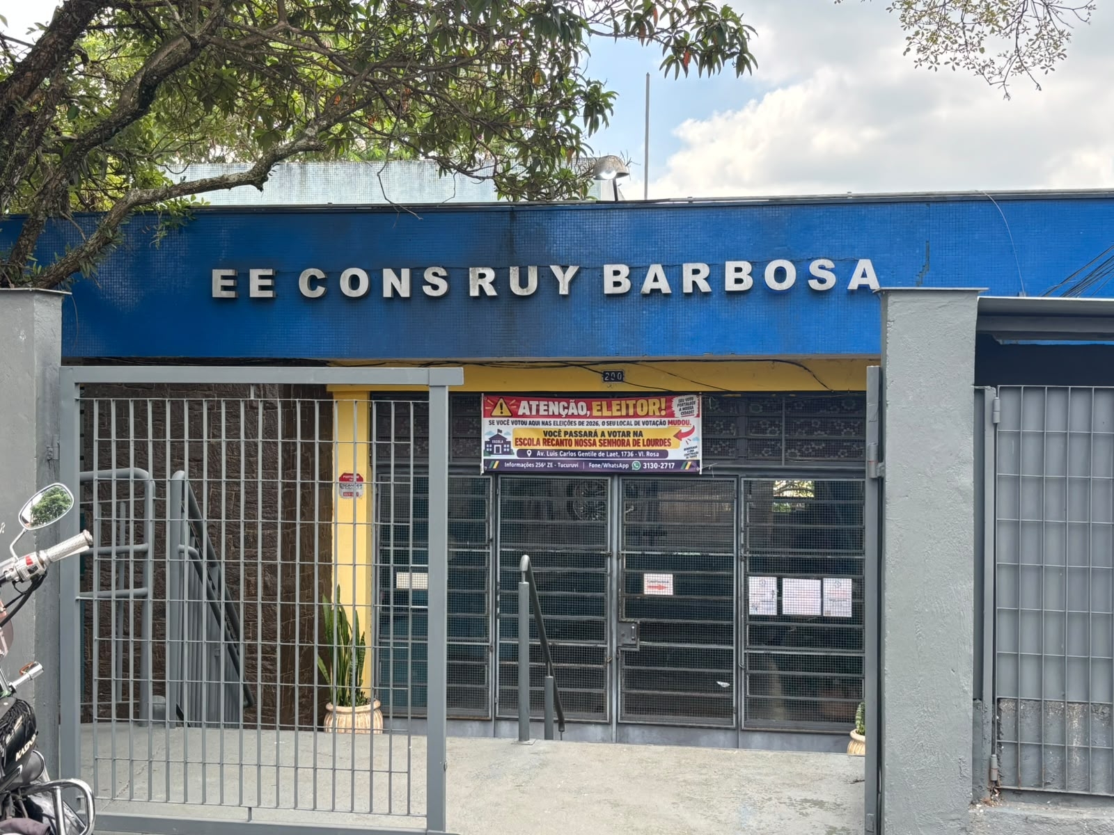 Única escola a mudar local de votação na cidade de SP tem goteiras, mofo e salas que alagam com a chuva episode artwork
