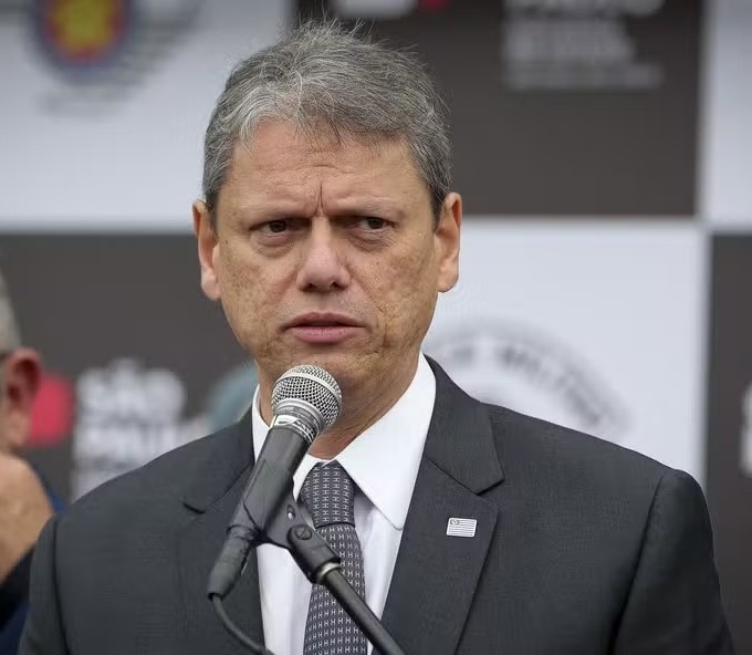 Tarcísio escolhe Roberto Carneiro para vaga de Kassab no governo