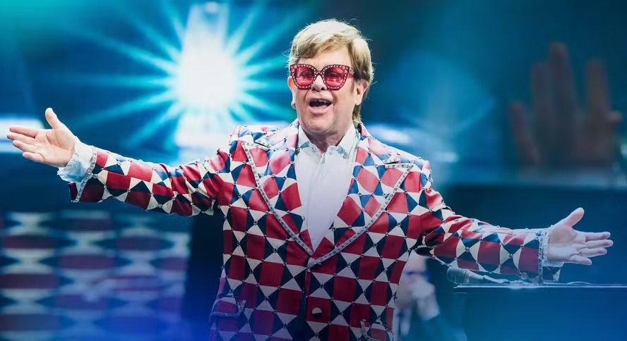 Elton John se aposentou dos grandes shows em 2023, mas abriu exceção para o Rock in Rio 2026 episode artwork