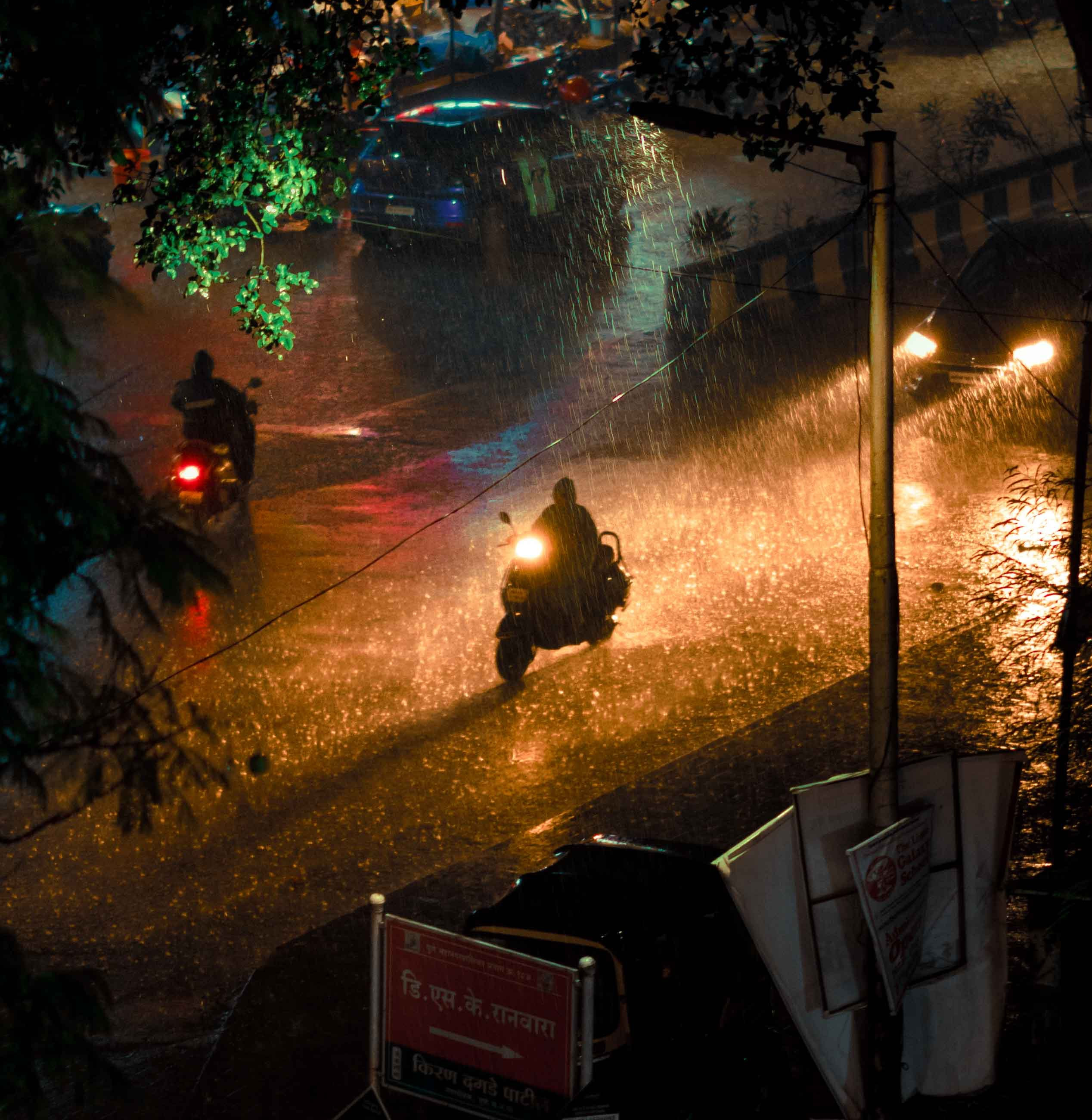 Rain in The Streets: 3-Hour Urban Rain Soundscapes for Blissful Sleepiness