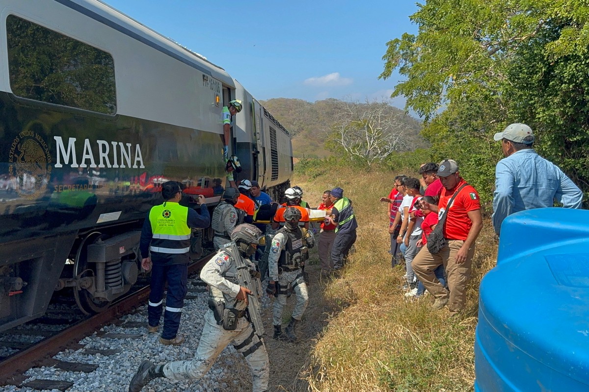 Descarrilamento de trem deixa 13 mortos e 98 feridos no México
